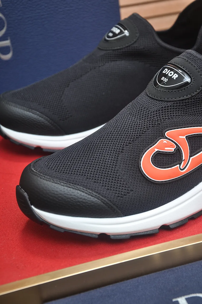 Men's Men's Shoes 💰540💶 𝐂𝐡𝐫𝐢𝐬𝐭𝐢𝐚𝐧 𝐃𝐢𝐨𝐫# Dior breathable fly-knit casual sneakers. The soft and breathable upper complements the lightweight textured effect rubber sole, decorated with various classic details, making it an ideal choice for everyday looks. Can be matched with various casual items to create a refined look Size: 38-46 (45 46 customized)